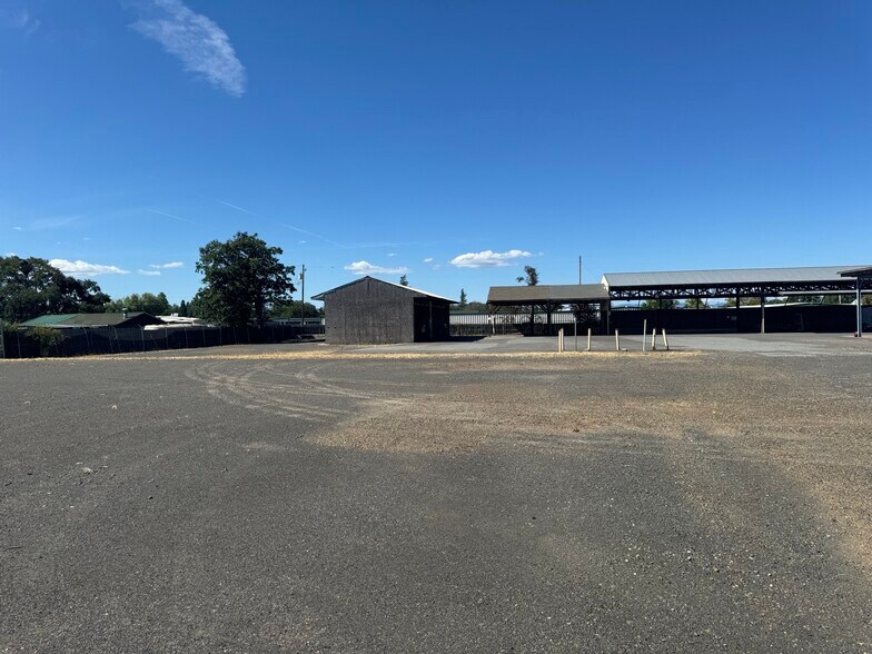 More Photos Of 5077 Table Rock Rd, Central Point Contractor Storage Yard For Sale