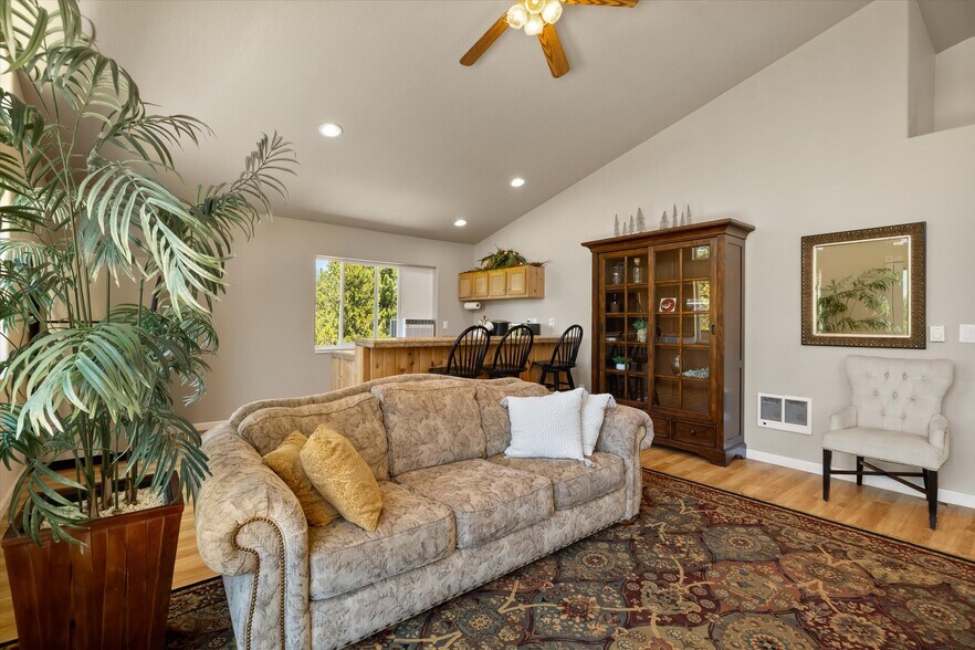 More Photos Of 53345 Riverview Dr, La Pine Multifamily For Sale
