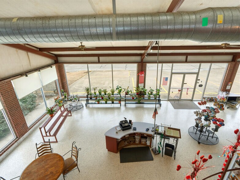 More Photos Of 530 N Mississippi Ave, Ada Freestanding For Sale