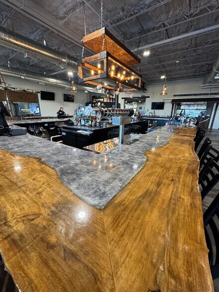 More Photos Of 235 NE Watula Ave, Ocala General Retail For Sale