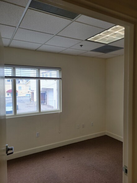More Photos Of 2600 Foothill Blvd, La Crescenta Office For Lease