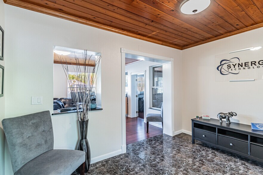 More Photos Of 110 Crenshaw Lake Rd, Lutz Office For Lease