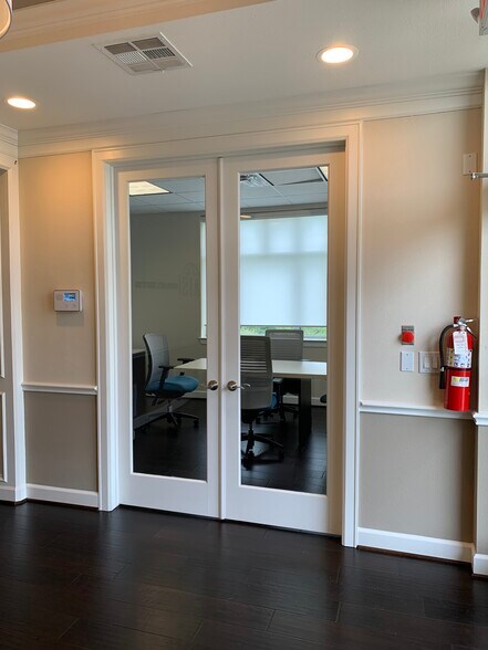 More Photos Of 440 Cobia Dr, Katy Unknown For Lease