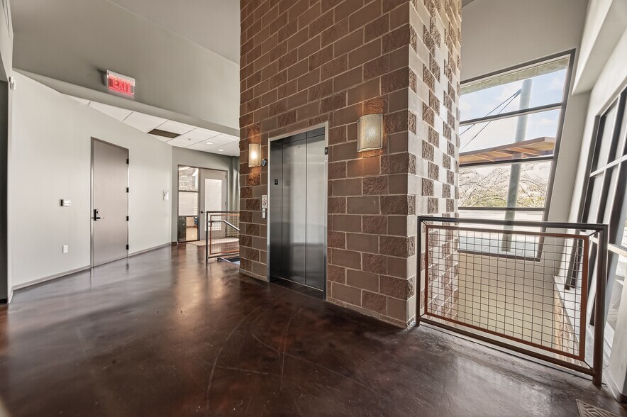 More Photos Of 4817 Main St, Houston Office For Lease