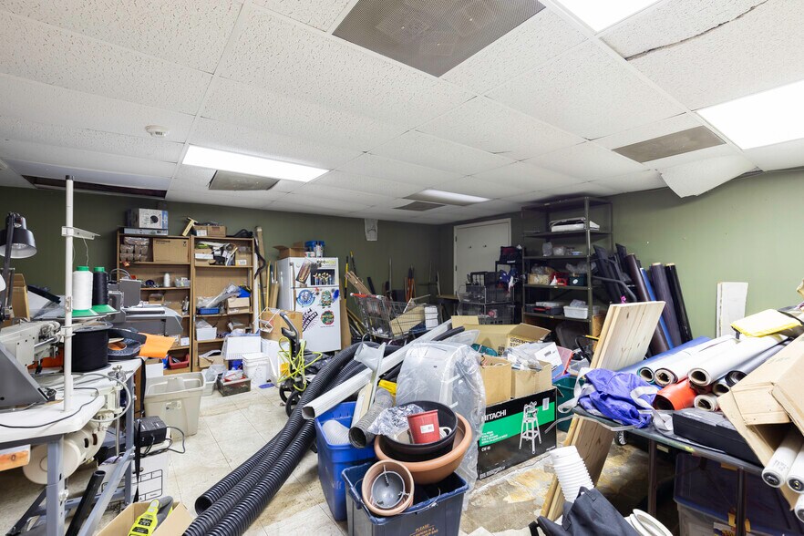 More Photos Of 1628 Erie Blvd E, Syracuse Flex For Sale