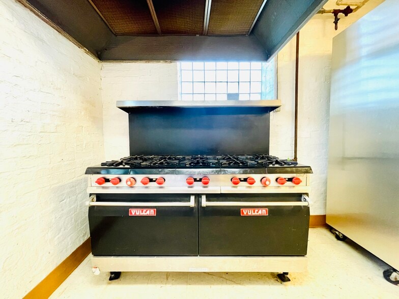 More Photos Of 1601 NE Madison Ave, Peoria Religious Facility For Sale