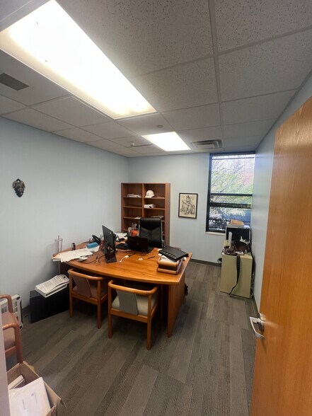 More Photos Of 1310 Centerpoint Blvd, Knoxville Medical For Sale