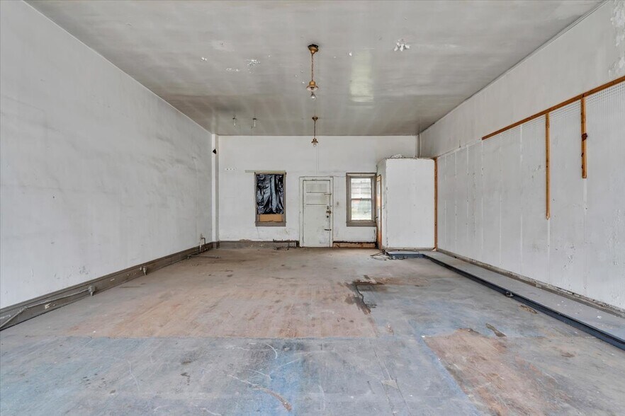 More Photos Of 2302 Melrose Ave NW, Roanoke Flex For Lease