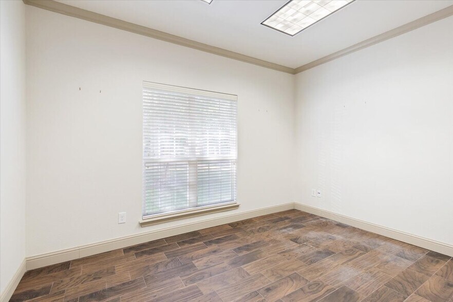 More Photos Of 1000 State Highway 6, Woodway Medical For Lease