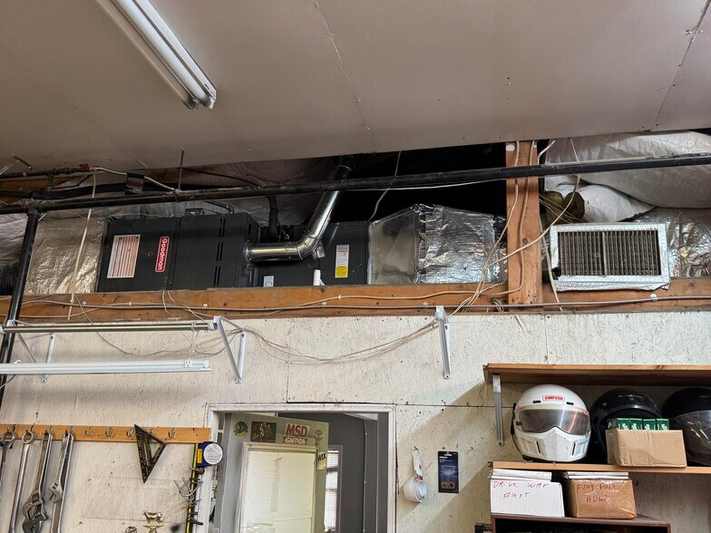 More Photos Of 818 Morton Ave, Bardstown Manufacturing For Sale