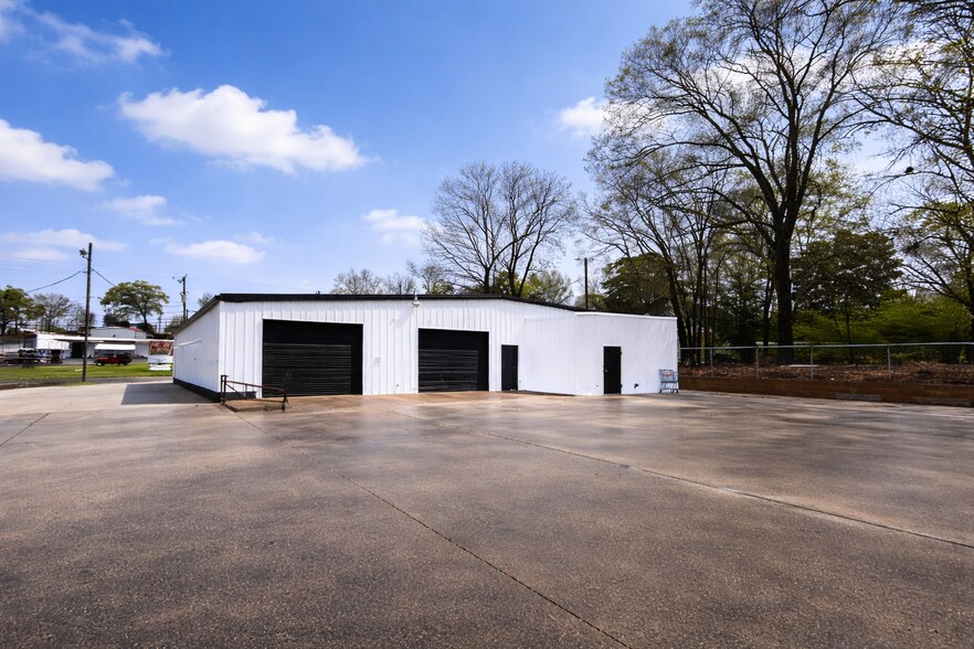 More Photos Of 113 Sayre St, Anderson Flex For Lease