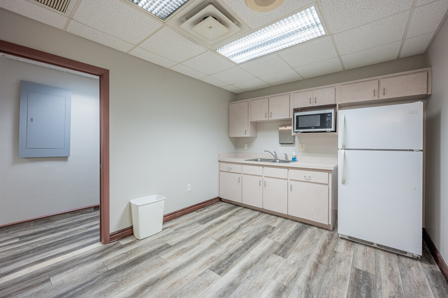 More Photos Of 801 N Bay st, Eustis Medical For Sale