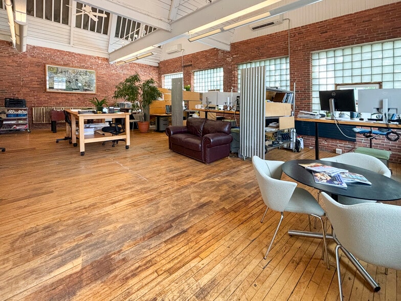 More Photos Of 959 Islington St, Portsmouth Freestanding For Lease