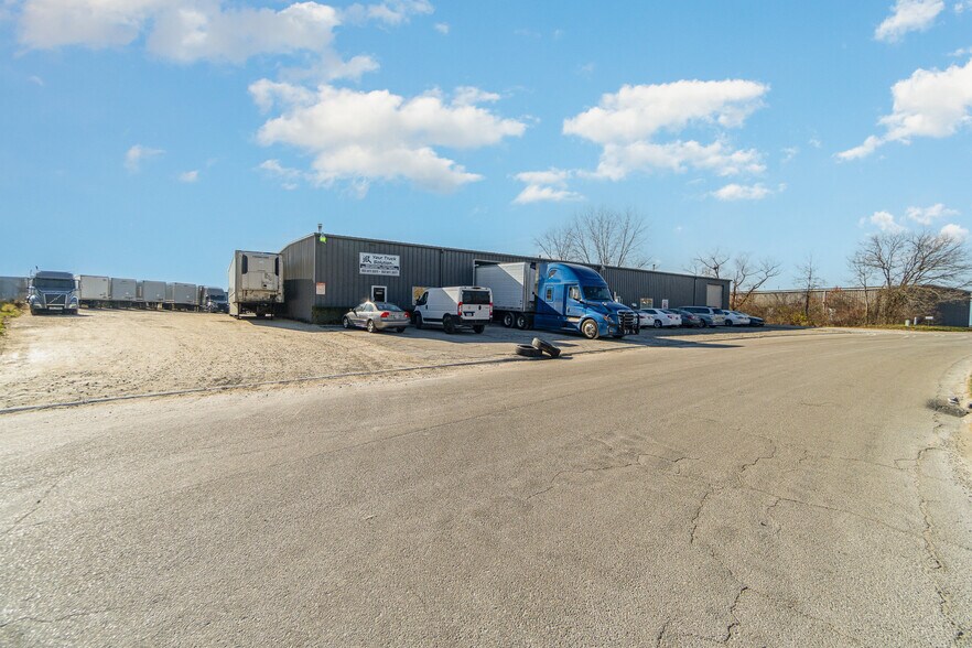 More Photos Of 4240 Lisa Dr, Tipp City Warehouse For Lease