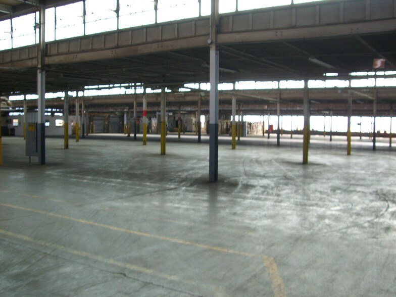 More Photos Of 3501 W Howard St, Skokie Flex For Lease