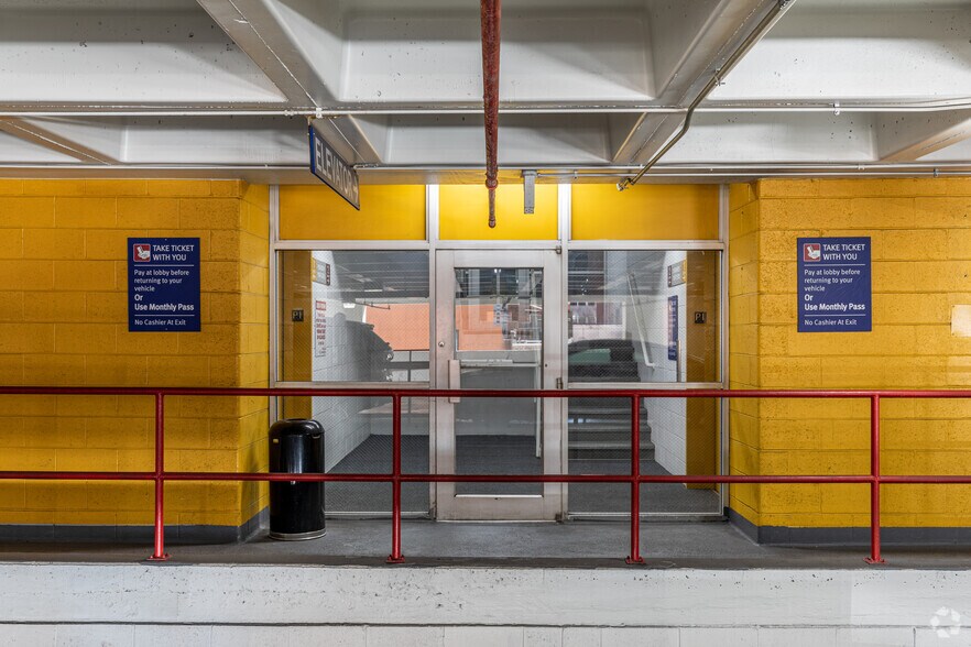 More Photos Of 1818 Market St, Philadelphia Office For Lease