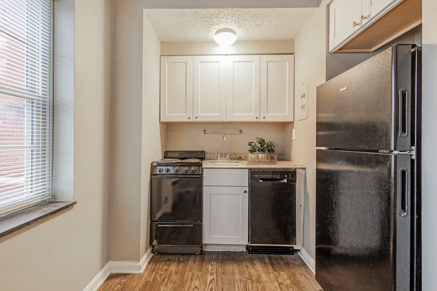 More Photos Of 512 W Ormsby Ave, Louisville Apartments For Sale