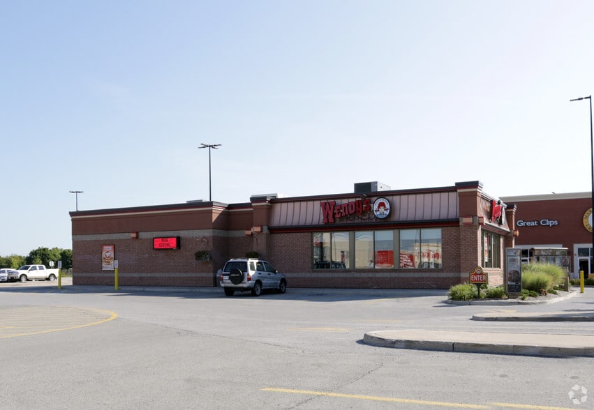 More Photos Of 275 4th Ave, St Catharines Unknown For Lease