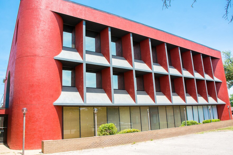 More Photos Of 105 N G St, Midland Loft Creative Space For Lease