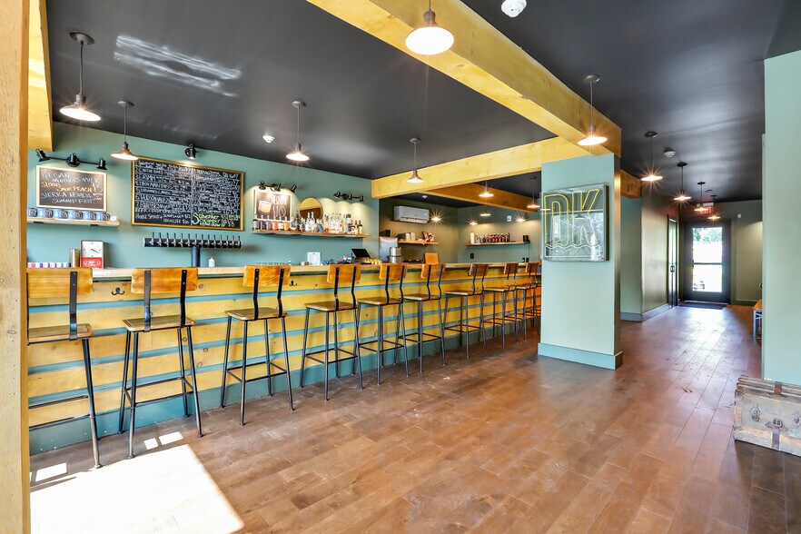 More Photos Of 21 O'neil St, Kingston Restaurant For Sale