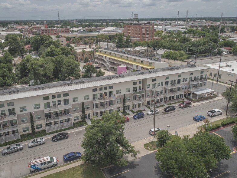 More Photos Of 1010 S Flores St, San Antonio Apartments For Lease