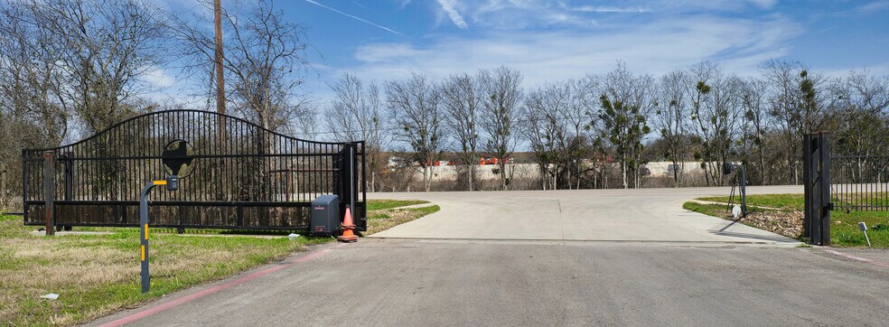 More Photos Of 109 Alamirah, Hutto Warehouse For Lease