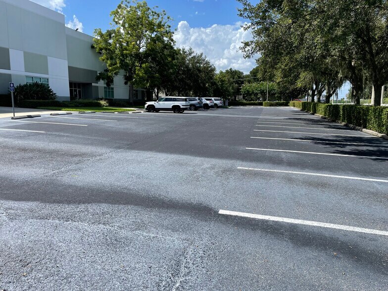 More Photos Of 2855 Interstate Dr, Lakeland Industrial For Lease
