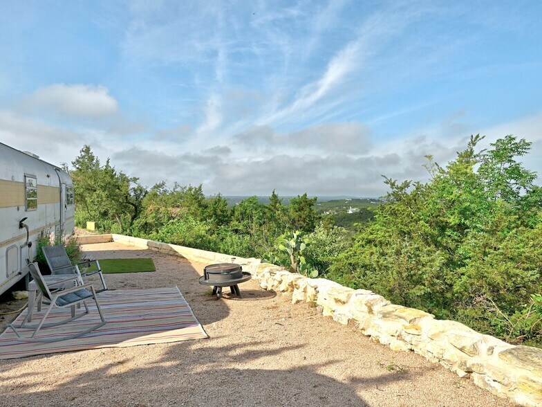 More Photos Of 610 Crystal Creek Dr, Austin Specialty For Sale