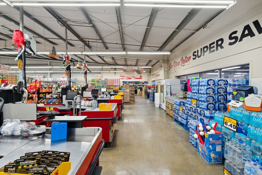 More Photos Of 1385 Newmark Ave, Coos Bay Supermarket For Sale