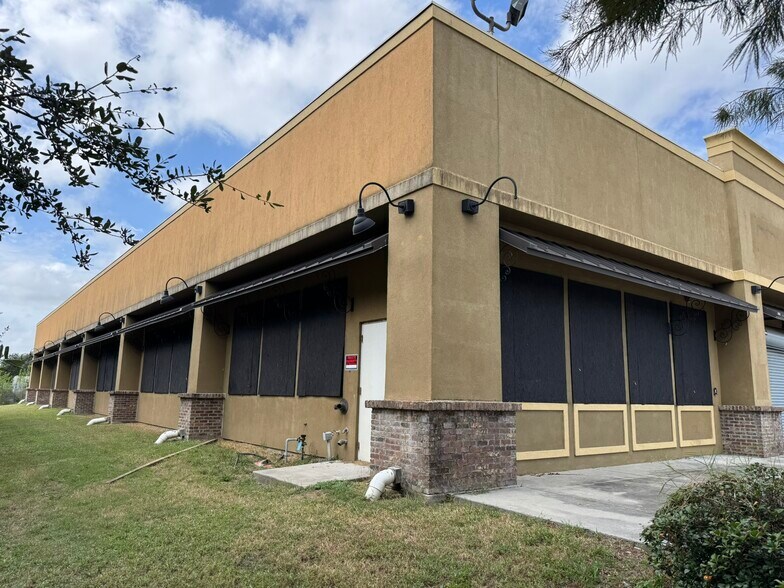 More Photos Of 5700 Crowder Blvd, New Orleans Freestanding For Lease