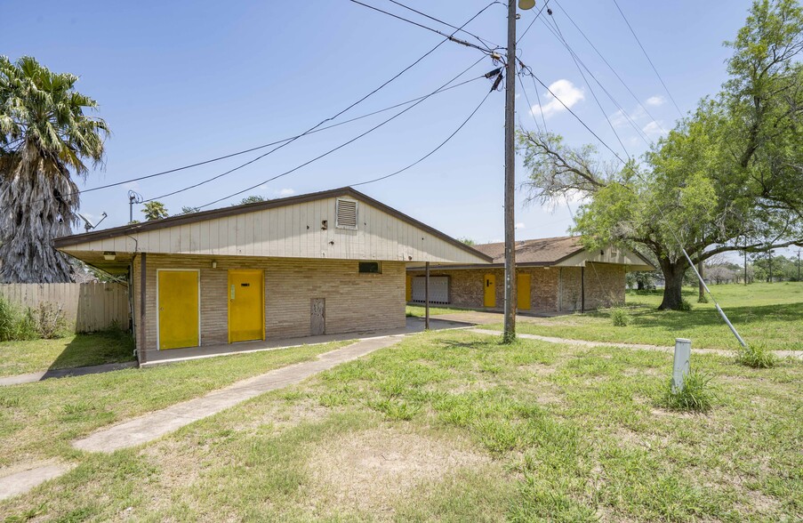 More Photos Of 1214 S Bridge Ave, Weslaco Schools For Sale