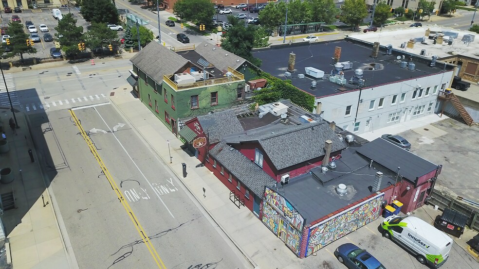 More Photos Of 132 Fulton St, Grand Rapids Restaurant For Lease