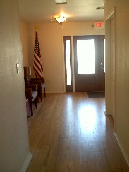 More Photos Of 1712 N Interstate 35, San Marcos Office For Sale