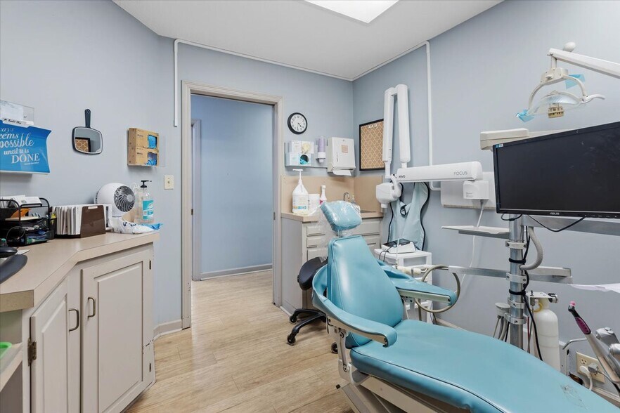 More Photos Of 235-237 John Knox Rd, Tallahassee Medical For Sale