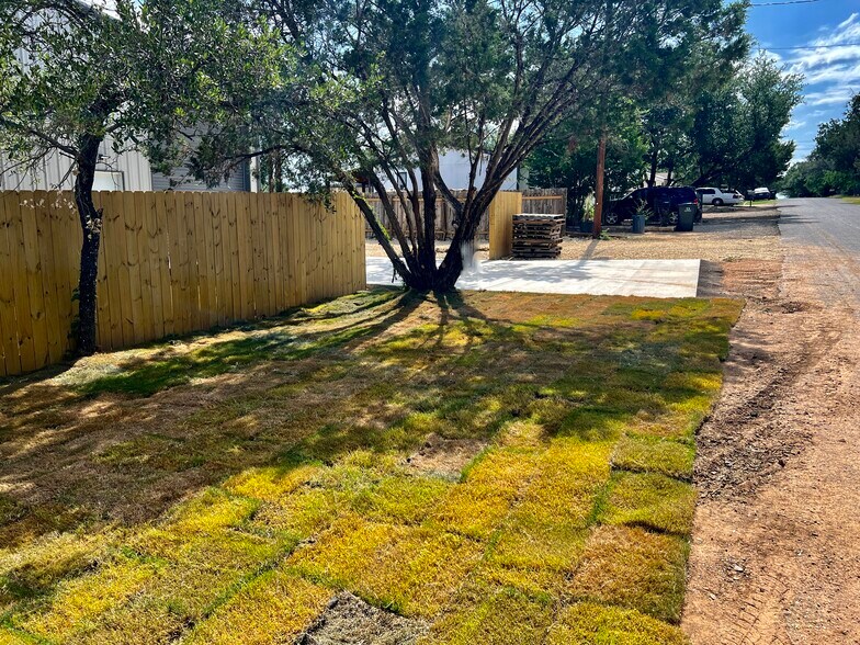 More Photos Of 25102 Whitney Dr, Spicewood Warehouse For Sale