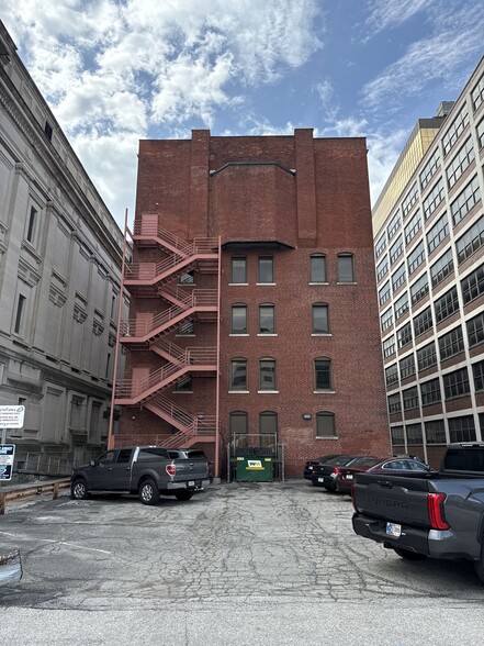 More Photos Of 230 E Ohio St, Indianapolis Office For Sale