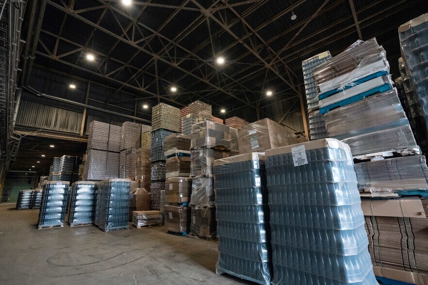 More Photos Of 3363 Davis Rd, Thorold Warehouse For Lease