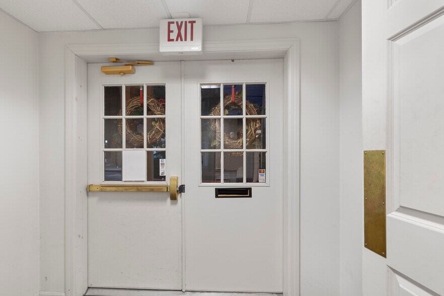 More Photos Of 37 W Middle St, Gettysburg Storefront Retail Residential For Lease