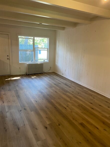 More Photos Of 218 E River St, Rockton Apartments For Sale