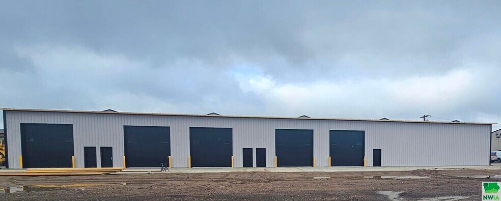 More Photos Of 1709 E Hwy 20, Lawton Warehouse For Lease