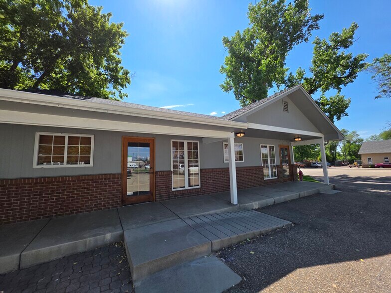 More Photos Of 20 3rd Ave, Longmont Medical For Lease