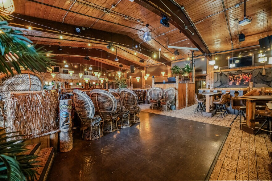 More Photos Of 1900 & 1924 Marshall St NE, Minneapolis Restaurant For Sale