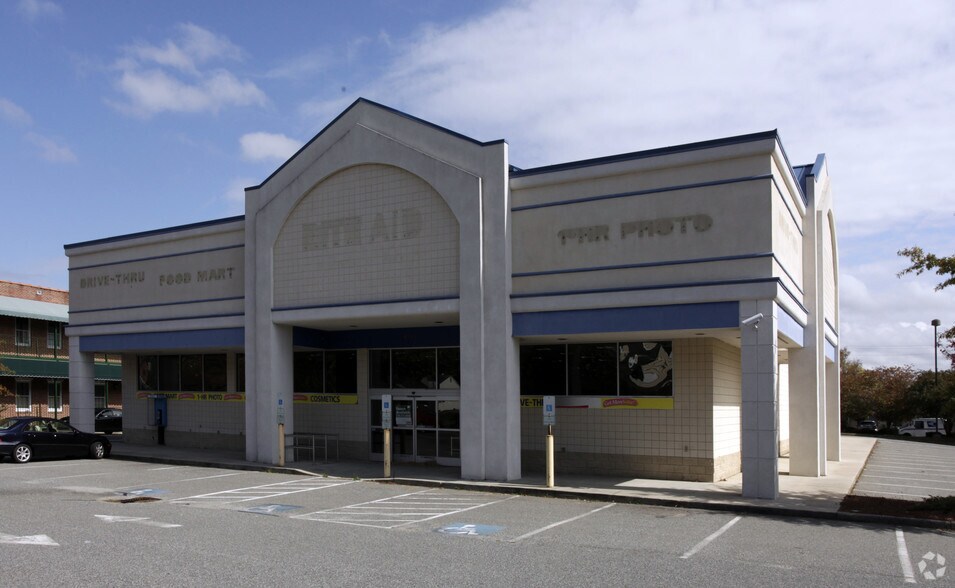 More Photos Of 2100 N Elm St, Greensboro Drugstore For Lease