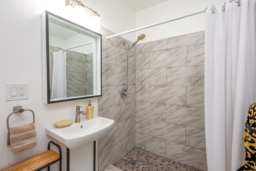 More Photos Of 4741 Point Loma Ave, San Diego Storefront Retail Residential For Sale