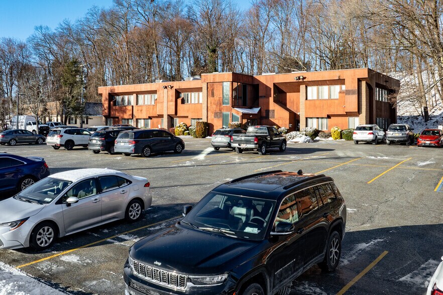 More Photos Of 156-158 Orange Ave, Walden Office For Sale
