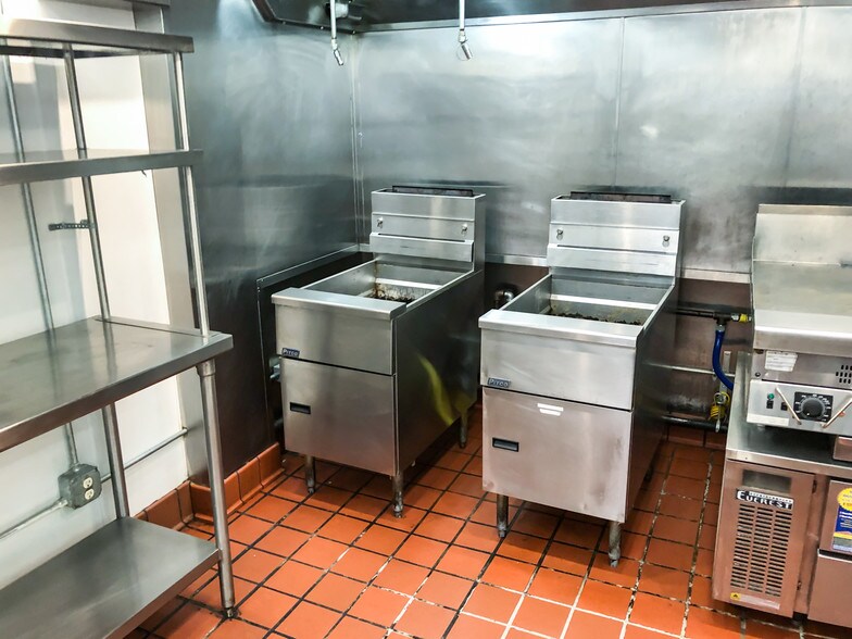 More Photos Of 900 W Franklin St, Richmond Apartments For Lease