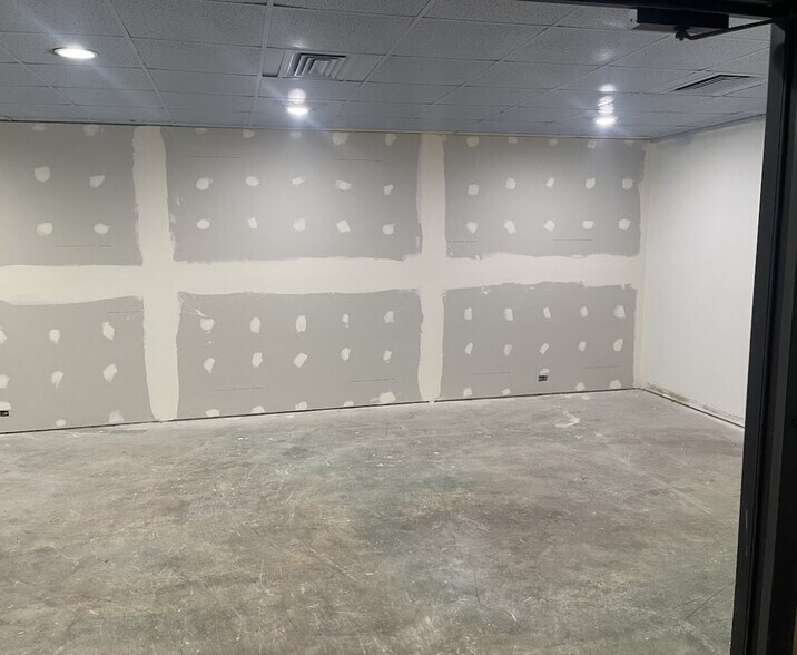 More Photos Of 1036 W Sunshine St, Springfield Freestanding For Sale