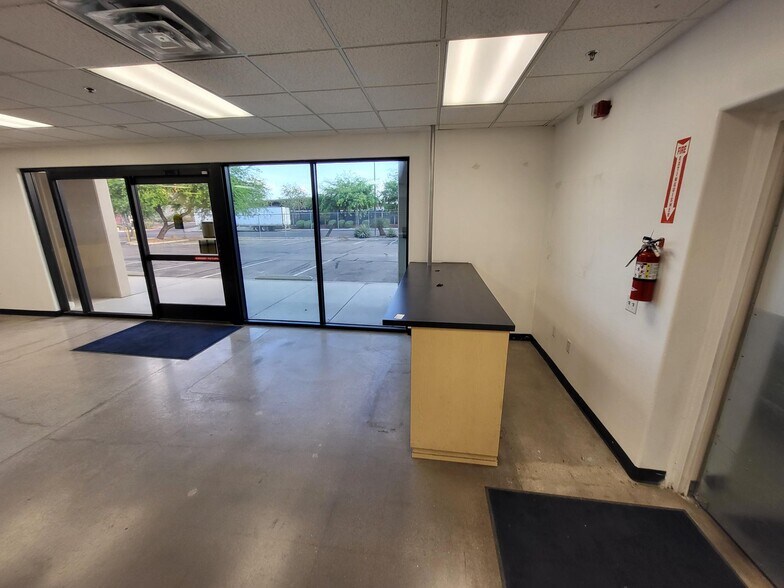 More Photos Of 3326 Ponderosa Way, Las Vegas Warehouse For Lease