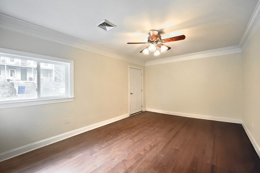 More Photos Of 1518 S George St, York Light Manufacturing For Sale