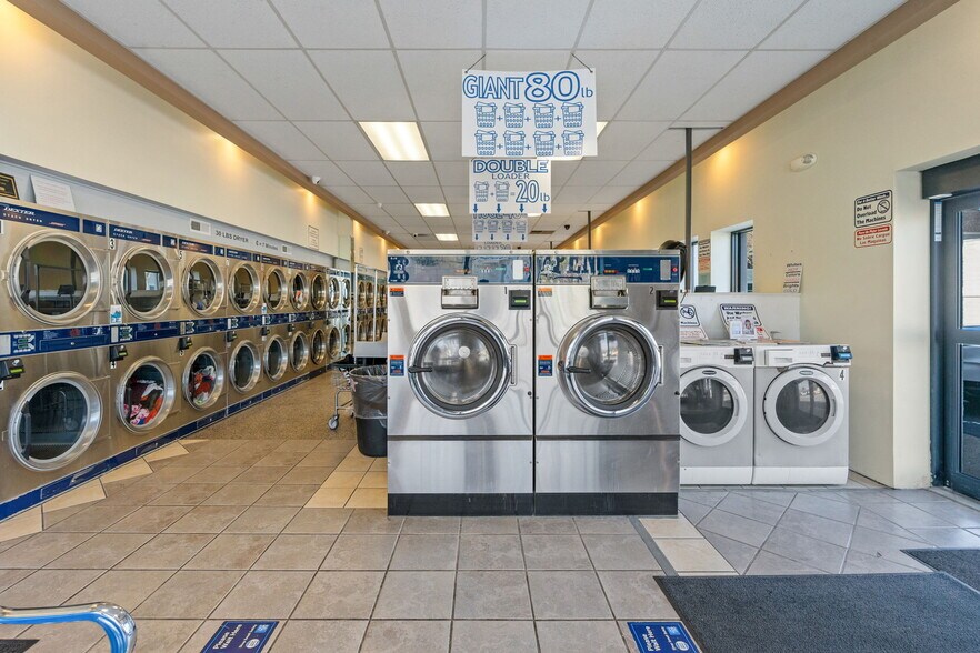 More Photos Of 1476-1480 State St, Schenectady Freestanding For Sale